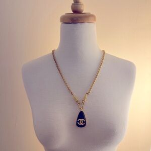 Vintage Chanel Gold Plated Chain Pendant Necklace 97A